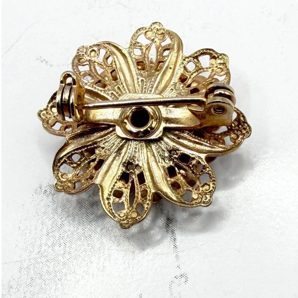 Vintage Cameo Rhinestone Brooch Small Black White‎ Cameo Gold Tone Pin